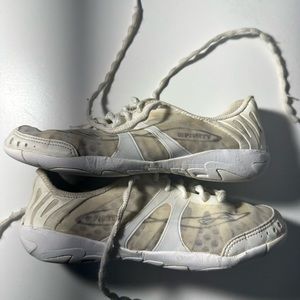 Nfinity vengence cheer shoes